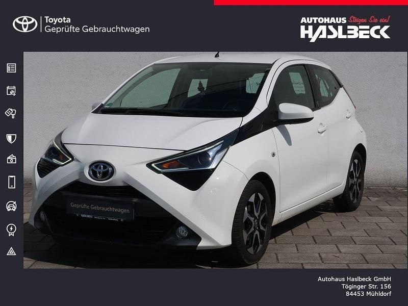 Weiß Gebraucht 2021 Toyota Aygo X-play Kleinwagen | 10.770 € (Fairer Preis) - Bild 1/4