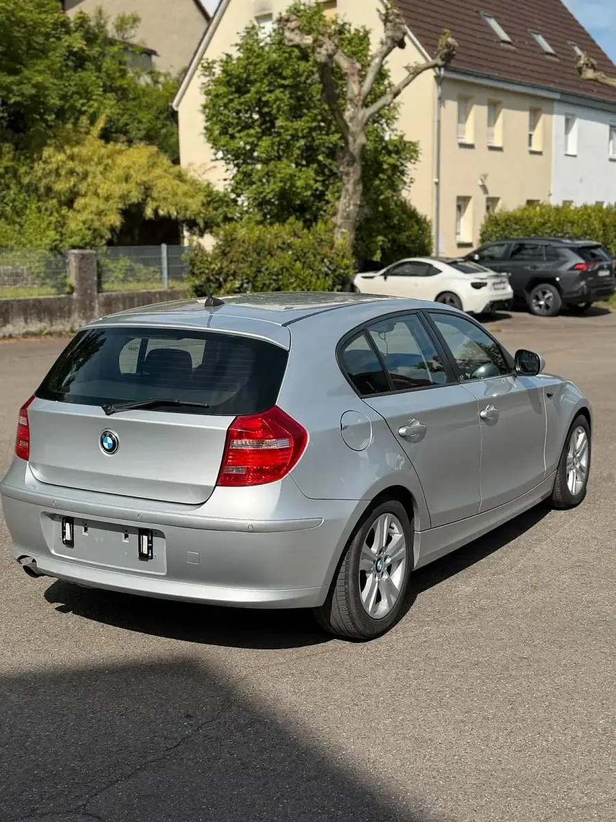 Gebraucht BMW 116 122 PS (89 kW) 2011 Grau Kleinwagen
