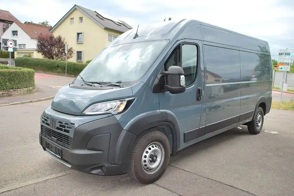 Gebraucht Fiat Ducato 140 PS (102 kW) 2026 Grau Van