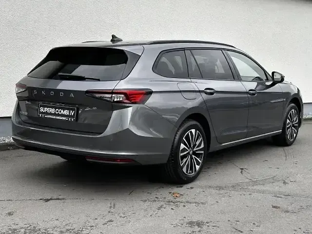 Gebraucht Skoda Superb Selection 150 PS (110 kW) 2026 Grau Kombi