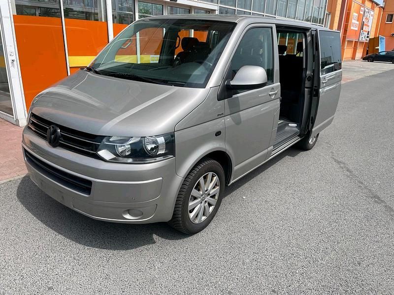 Silber Gebraucht 2012 VW Multivan Highline Van | 16.700 € (Superpreis) - Bild 1/4