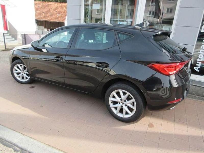 Gebraucht Seat Leon Style 131 PS (96 kW) 2021 Mitternachtsschwarz Limousine