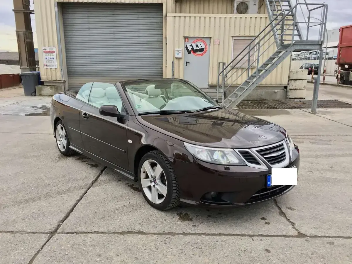 Gebraucht Saab 9-3 Cabriolet Vector 179 PS (131 kW) 2011 Braun Cabrio