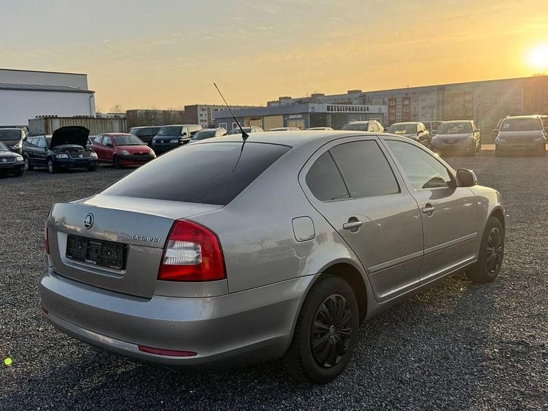 Gebraucht Skoda Octavia Ambiente 102 PS (75 kW) 2009 Beige Limousine
