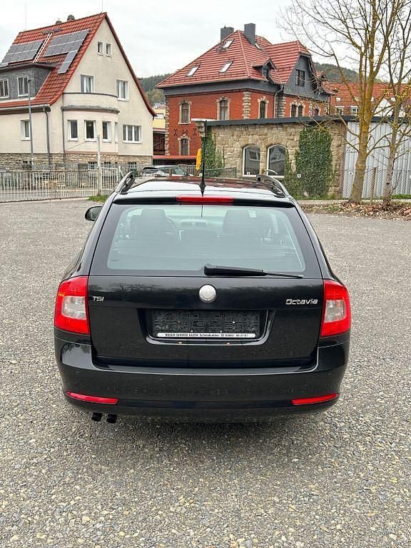 Gebraucht Skoda Octavia Ambiente 122 PS (89 kW) 2009 Schwarz Kombi