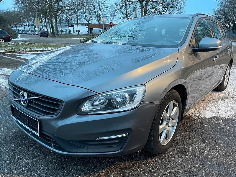 Gebraucht Volvo V60 120 PS (88 kW) 2018 Grau Kombi