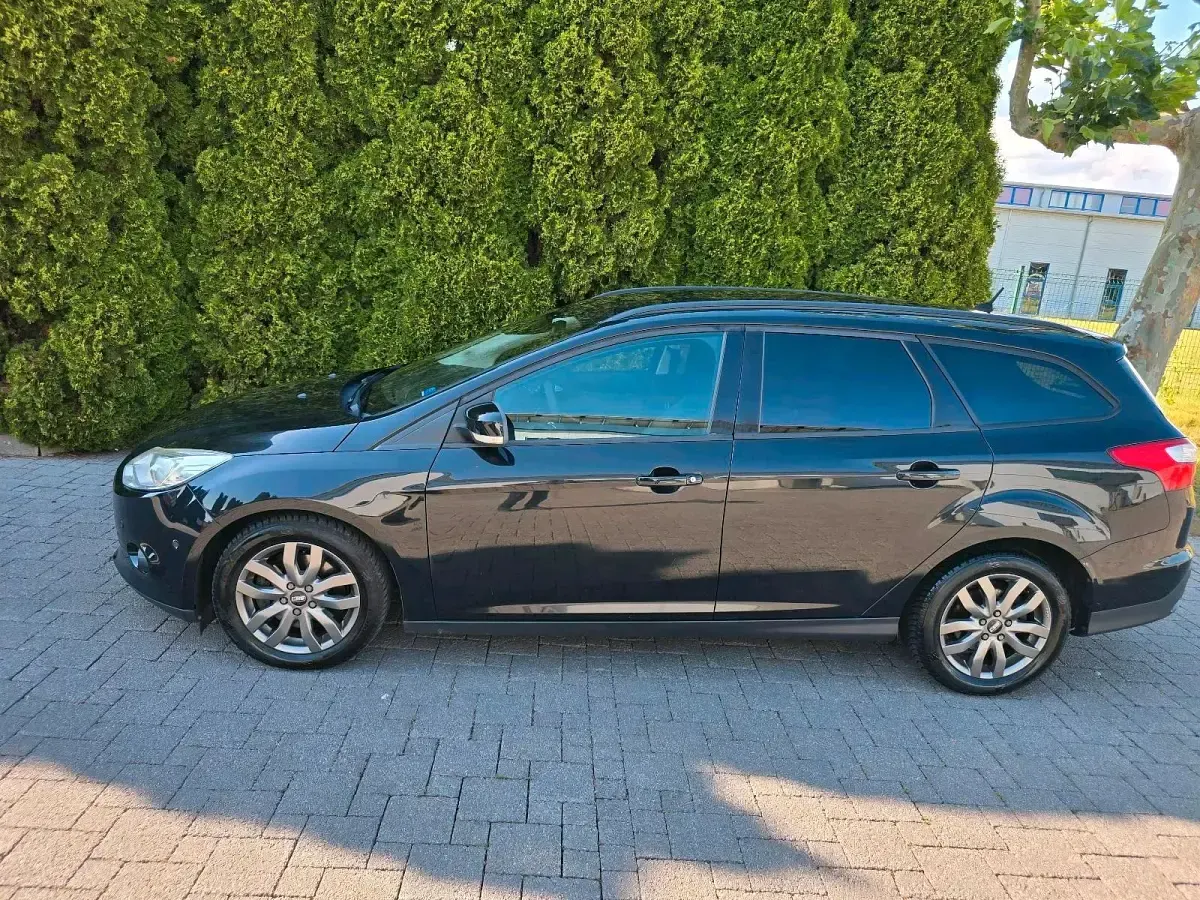 Gebraucht Ford Focus 116 PS (85 kW) 2011 Schwarz Kombi