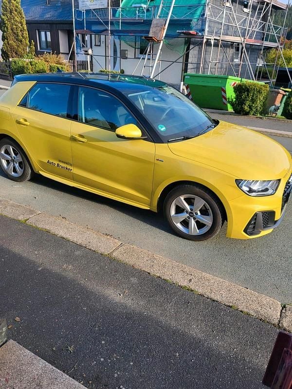 Gelb Gebraucht 2022 Audi A1 Sportback S-Line Kleinwagen | 19.780 € (Fairer Preis) - Bild 1/4