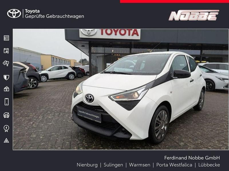 Weiß Gebraucht 2018 Toyota Aygo Business Edition Kleinwagen | 7.490 € (Fairer Preis) - Bild 1/4