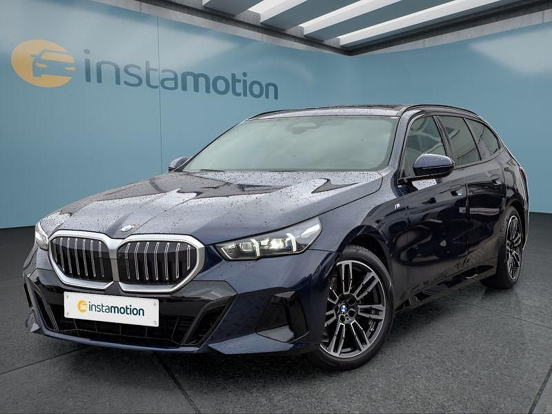 Blau Gebraucht 2024 BMW 520 Kombi | 54.899 € (Superpreis) - Bild 1/4
