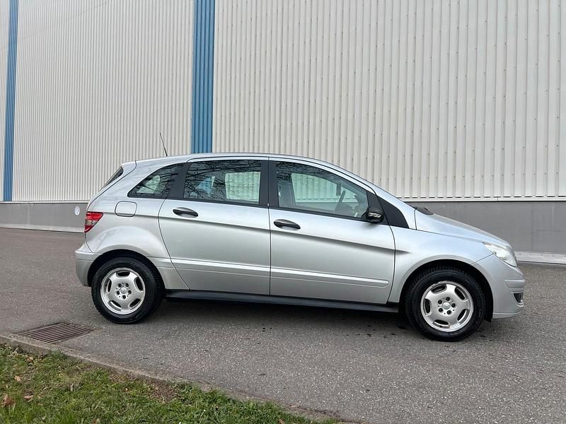 Gebraucht Mercedes B180 116 PS (85 kW) 2006 Silber Van / Kleinbus