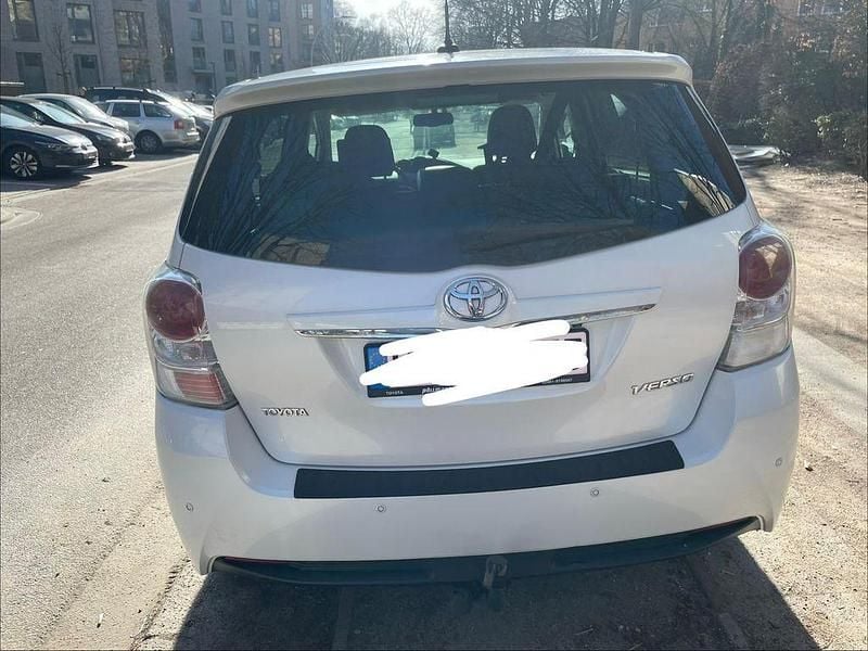 Gebraucht Toyota Verso Executive 124 PS (91 kW) 2014 Weiß Van / Kleinbus