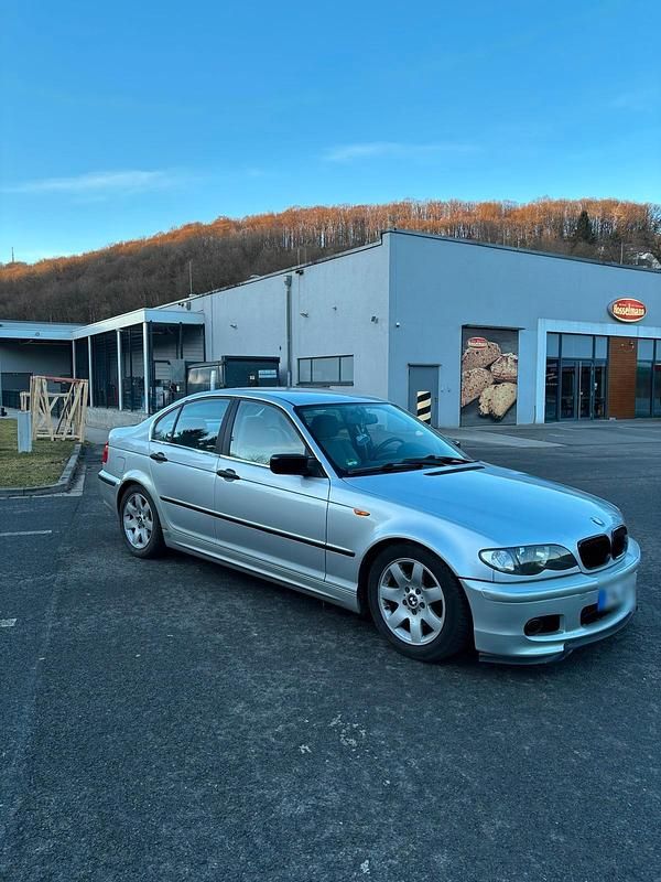 Gebraucht BMW 318 143 PS (105 kW) 2002 Silber Limousine