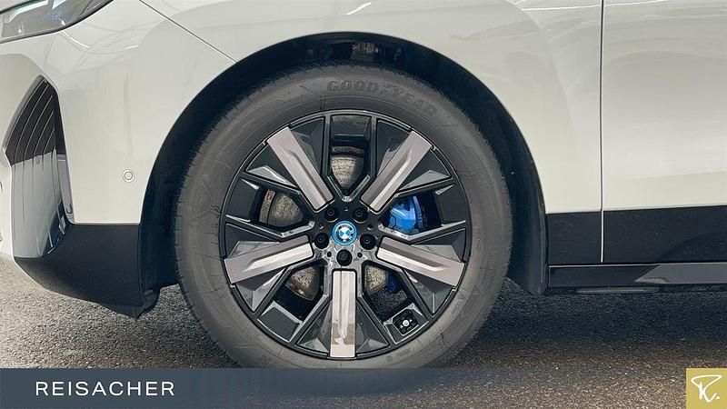 Gebraucht BMW iX Performance 239 kW (326 PS) 2023 Weiß SUV