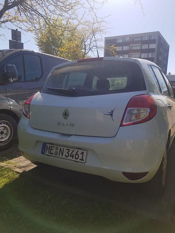 Usata Renault Clio II Expression 75 CV (55 kW) 2010 Bianco Berlina