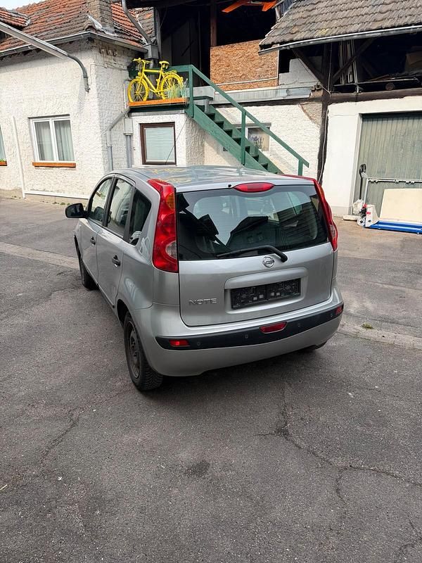 Usata Nissan Note 88 CV (64 kW) 2007 Argento Utilitaria