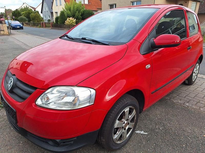 Rot Gebraucht 2006 VW Fox Kleinwagen | 2.250 € (Fairer Preis) - Bild 1/4