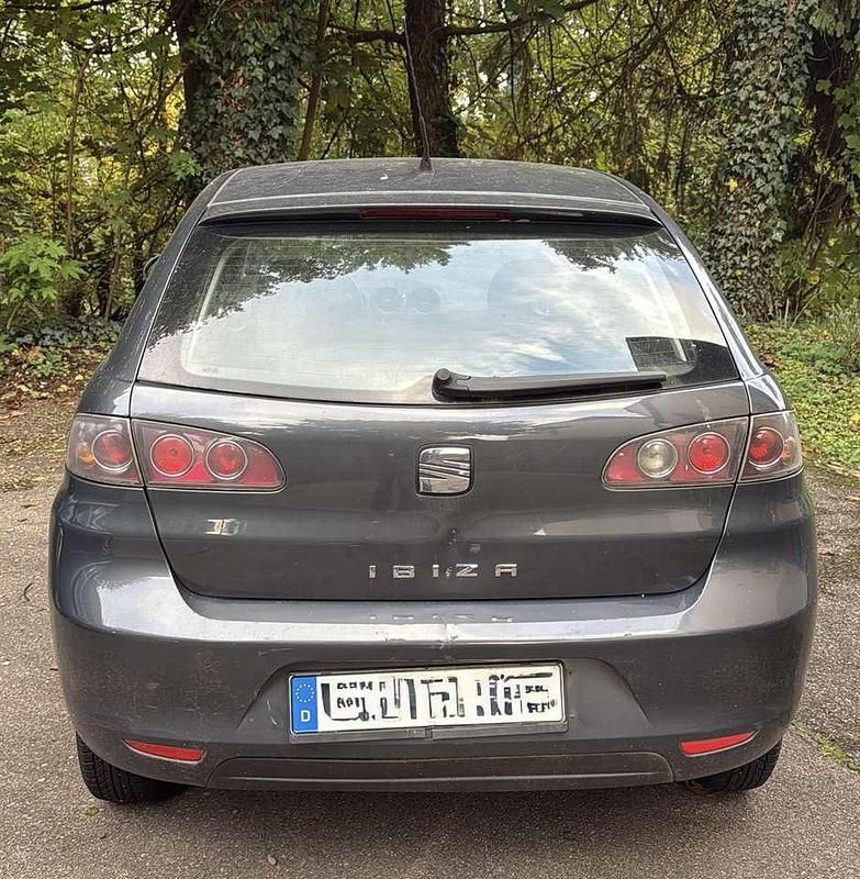 Grau Gebraucht 2007 Seat Ibiza Kleinwagen | 600 € (Guter Preis) - Bild 1/4