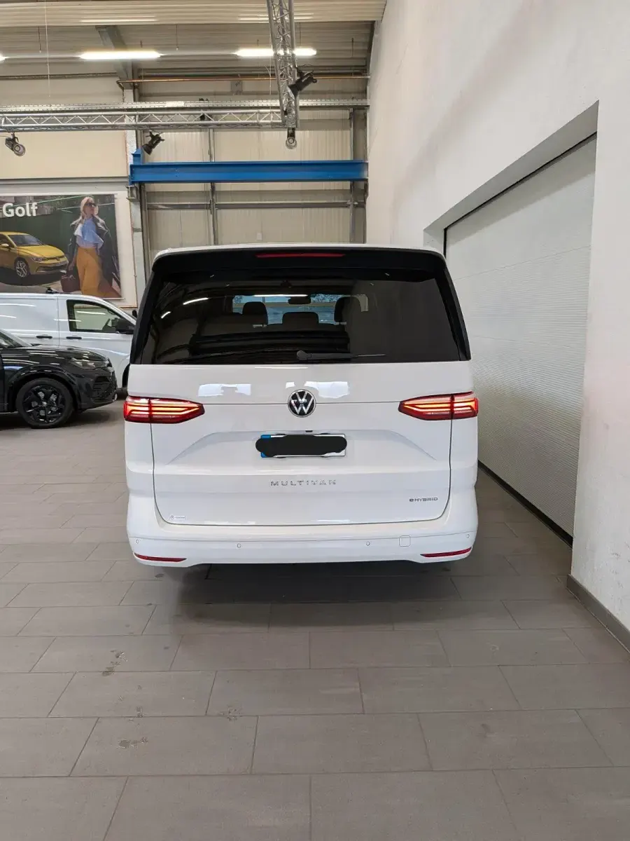 Gebraucht VW Multivan 217 PS (159 kW) 2022 Weiß Van / Kleinbus