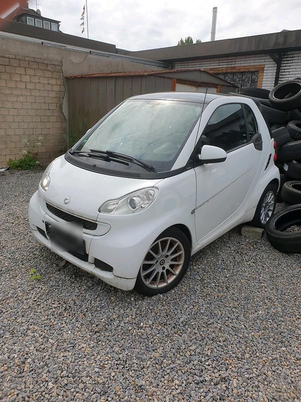 Weiß Gebraucht 2011 Smart ForTwo Coupé Kleinwagen | 3.000 € (Guter Preis) - Bild 1/4
