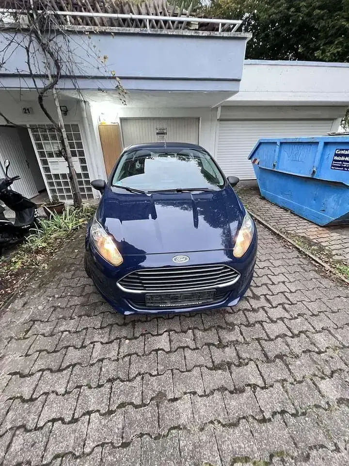Gebraucht Ford Fiesta Titanium 60 PS (44 kW) 2015 Blau Kleinwagen