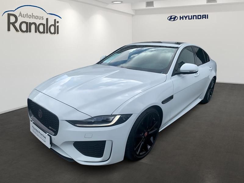 Weiss Gebraucht 2023 Jaguar XE R-Dynamic Limousine | 34.990 € - Bild 1/4