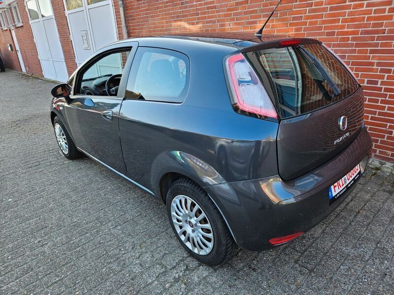 Grau Gebraucht 2012 Fiat Punto Kleinwagen | 2.599 € (Guter Preis) - Bild 1/4