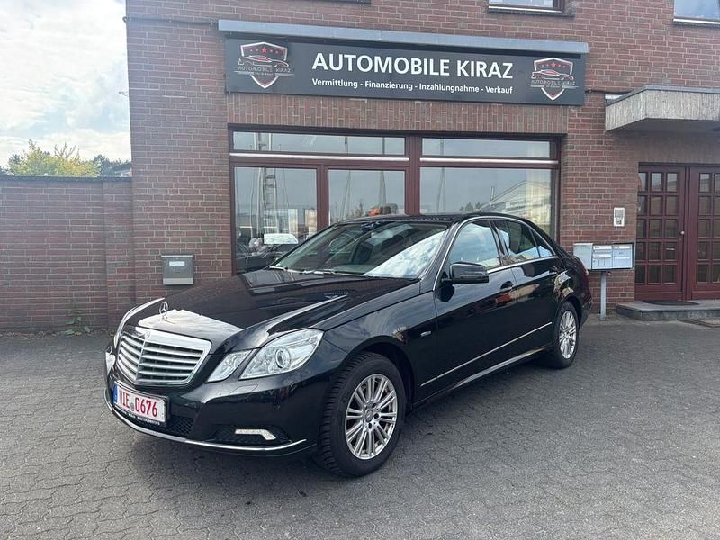 Schwarz Gebraucht 2010 Mercedes E200 Limousine | 11.450 € (Fairer Preis) - Bild 1/4