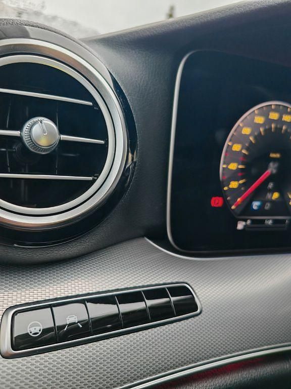 Gebraucht Mercedes E300 306 PS (225 kW) 2020 Blau Limousine