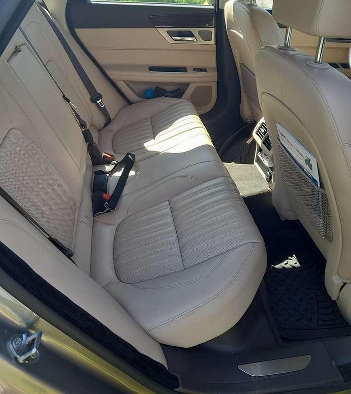 Gebraucht Jaguar XF Pure 200 PS (147 kW) 2018 Beige Limousine