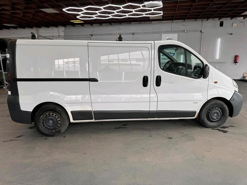 Gebraucht Opel Vivaro 145 PS (106 kW) 2006 Weiß Van / Kleinbus