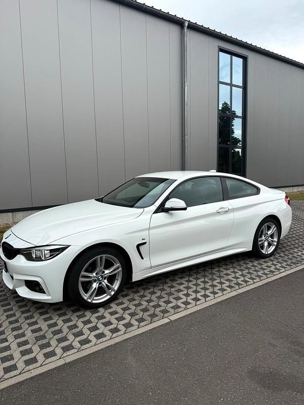 Weiß Gebraucht 2018 BMW 420 M Sport Coupé | 22.999 € (Fairer Preis) - Bild 1/4
