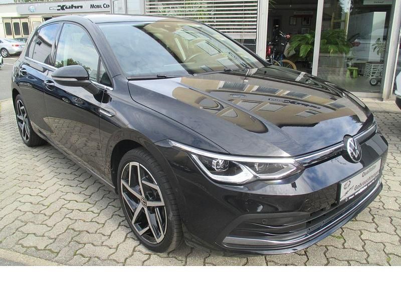 Deep black perleffekt Gebraucht 2020 VW Golf VII Style Limousine | 24.220 € (Etwas zu teuer) - Bild 1/4