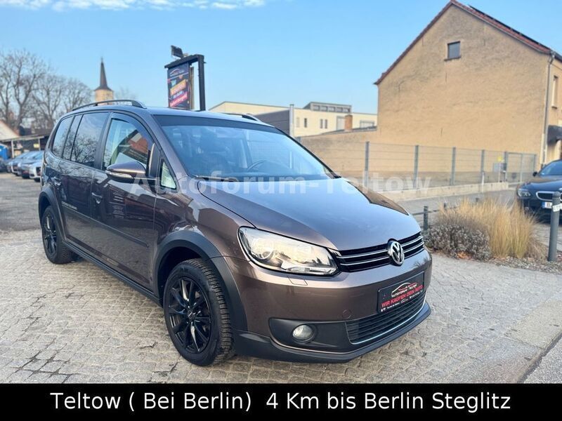 Braun Gebraucht 2013 VW Touran Cross Van / Kleinbus | 10.990 € (Fairer Preis) - Bild 1/4