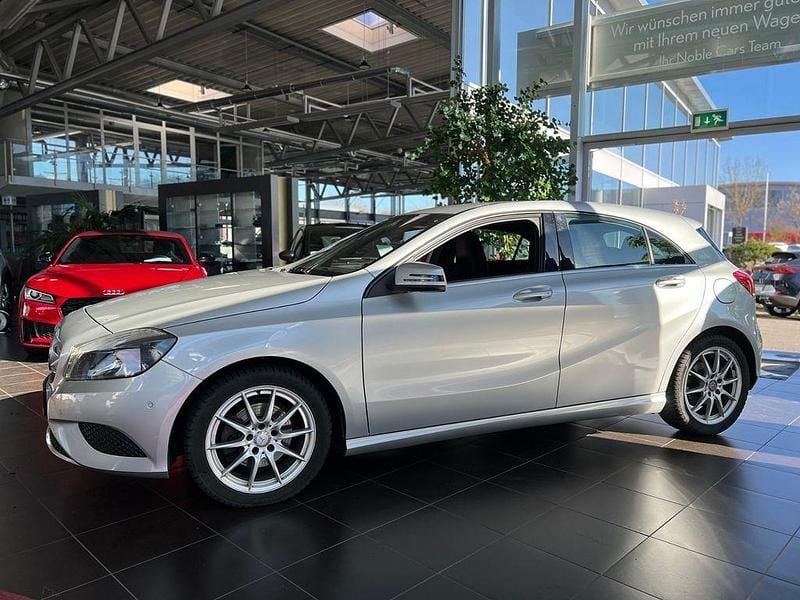 Gebraucht Mercedes A180 122 PS (89 kW) 2013 Silber (metallic) Limousine