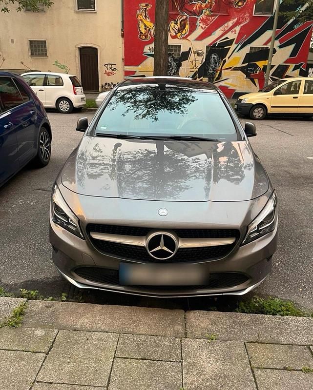 Grau Gebraucht 2017 Mercedes CLA200 Limousine | 19.999 € (Fairer Preis) - Bild 1/4