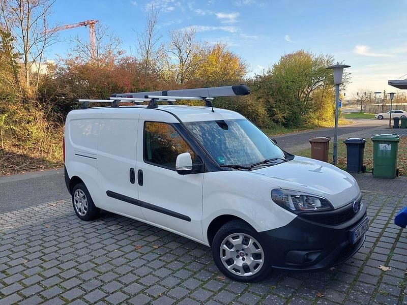 Weiß Gebraucht 2018 Fiat Doblò Van / Kleinbus | 11.750 € (Etwas zu teuer) - Bild 1/4