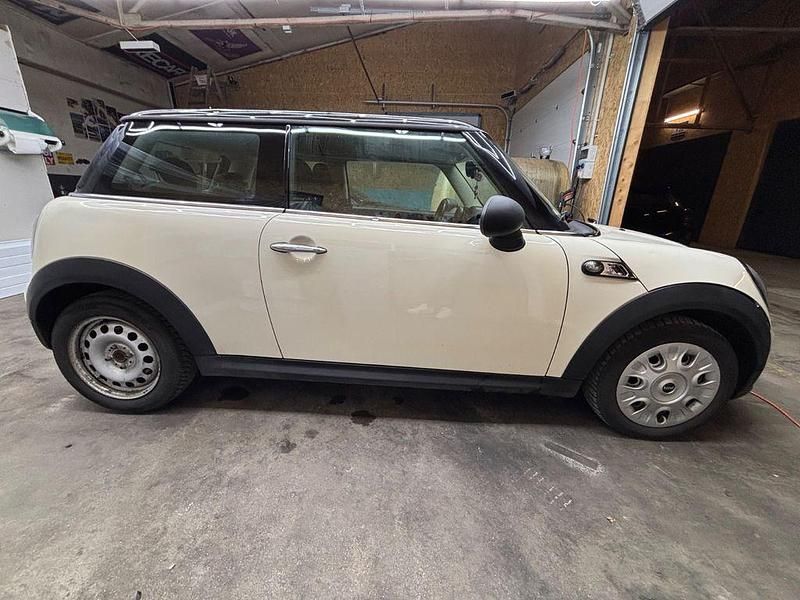 Gebraucht Mini Cooper 122 PS (89 kW) 2010 Weiß Kleinwagen