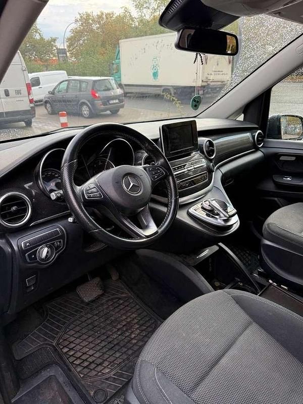 Gebraucht Mercedes V220 163 PS (119 kW) 2018 Grau Van / Kleinbus