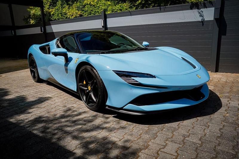Blau Gebraucht 2023 Ferrari SF90 Cabrio | 535.500 € - Bild 1/4