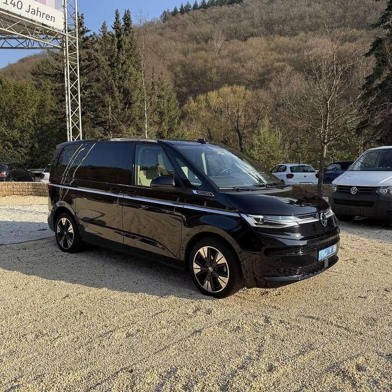 Gebraucht VW Multivan Style 150 PS (110 kW) 2023 Deep black perleffekt Van