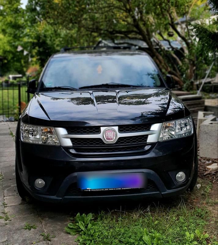 Schwarz Gebraucht 2011 Fiat Freemont SUV | 7.000 € (Fairer Preis) - Bild 1/4