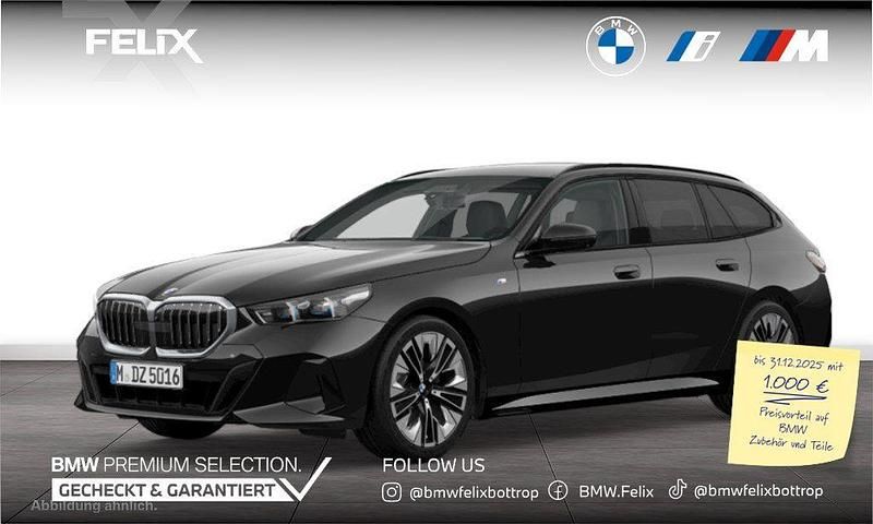 Black sapphire metallic Gebraucht 2025 BMW 520 M Sport Kombi | 54.880 € (Superpreis) - Bild 1/4