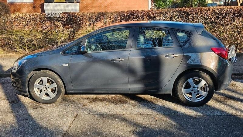 Gebraucht Opel Astra Selection 116 PS (85 kW) 2015 Grau Limousine