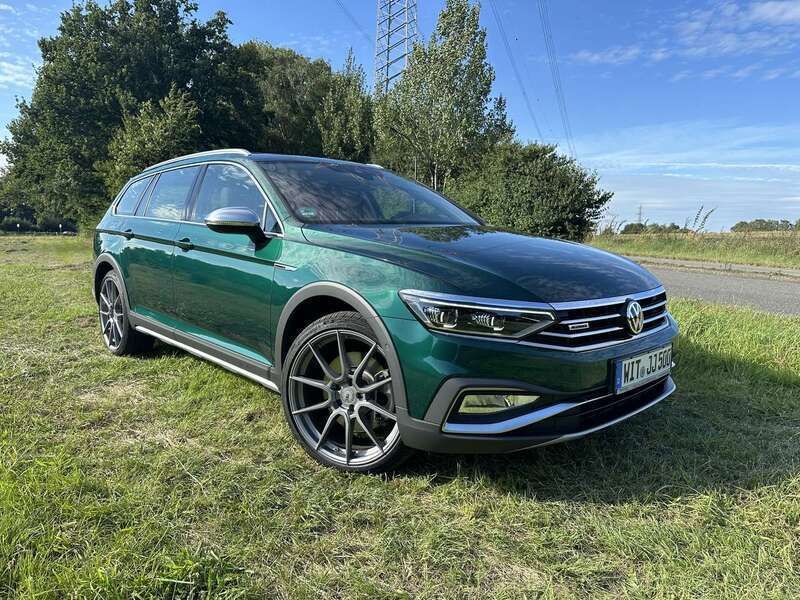 Grün Gebraucht 2019 VW Passat Alltrack Kombi | 30.000 € (Guter Preis) - Bild 1/4