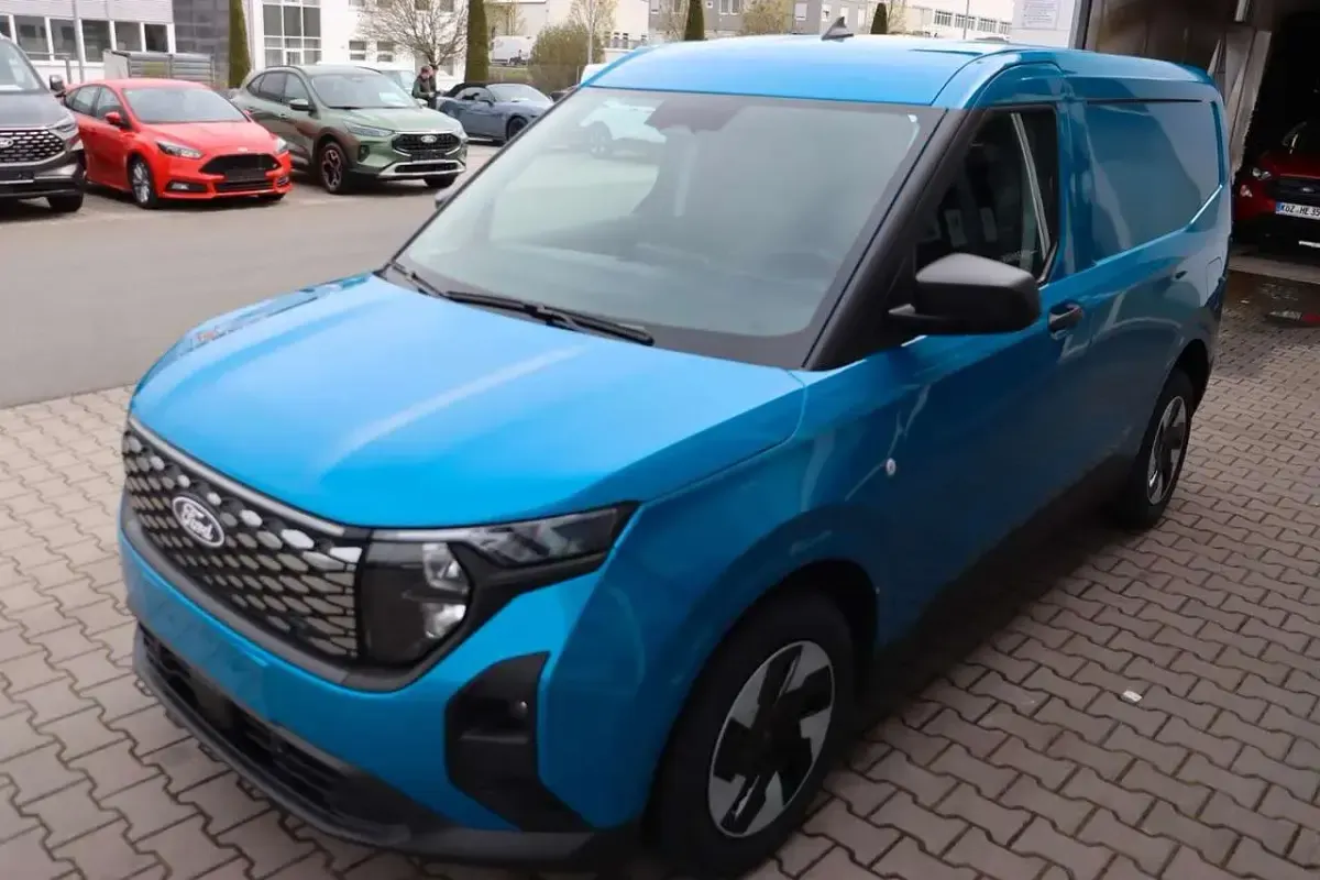 Neu Ford Transit Trend 100 kW (136 PS) 2026 Digital aquablue metallic Van / Kleinbus