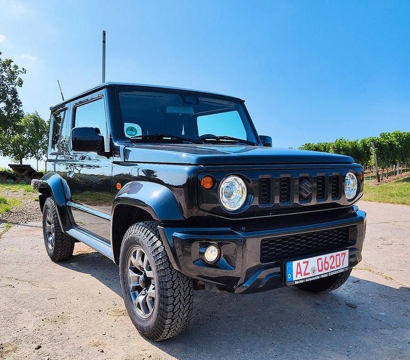 Schwarz Gebraucht 2019 Suzuki Jimny Comfort+ SUV | 30.700 € (Fairer Preis) - Bild 1/4