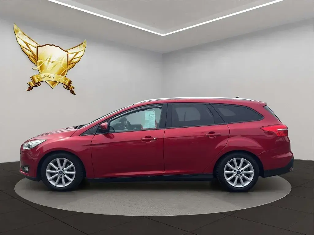 Gebraucht Ford Focus Titanium 120 PS (88 kW) 2015 Rot Limousine