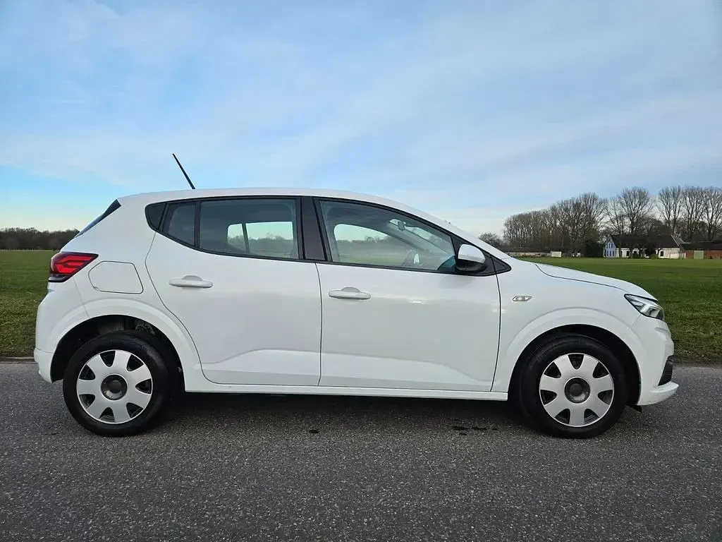 Gebraucht Dacia Sandero Comfort 67 PS (49 kW) 2021 Weiß Limousine