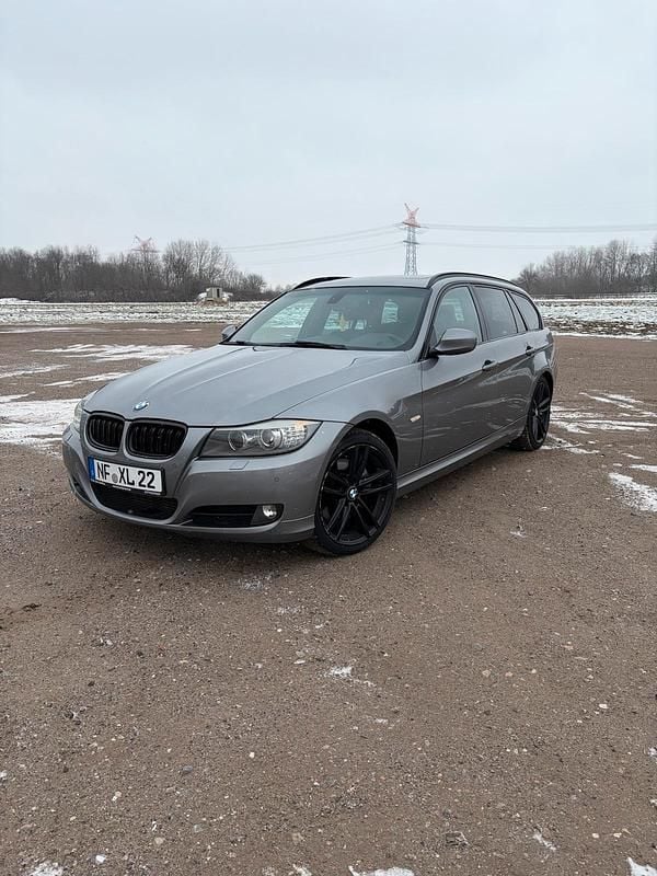 Grau Gebraucht 2010 BMW 330 Kombi | 7.390 € (Guter Preis) - Bild 1/4